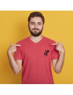 Camiseta roja bordada