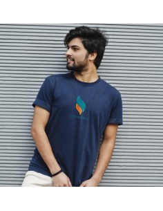 Camiseta azul marino bordada